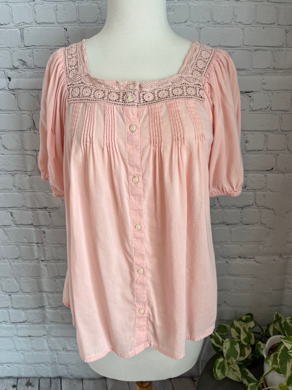 Old Navy Pink Lace-Trim Button-Front Women’s Top